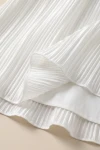 Rochie albă Rozalia – detaliu cu pliurile fustei și căptușeala netedă
