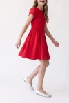 Rochie roșie Rumi – fusta evazată în mișcare, cadru până jos