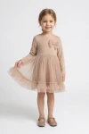 Rochie Iga bej – fusta evazată din tul cu volan, din față