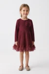 Rochie de ocazie Iga bordo pentru fetițe, cu fustă din tul și fundiță pe piept – din față, siluetă întreagă