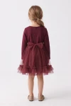 Rochie Iga bordo – vedere din spate, cu fermoar ascuns și eșarfă din tul legată în fundă