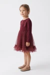 Rochie Iga bordo cu mâneci lungi – din lateral, unghi de trei sferturi, siluetă întreagă
