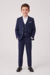 Costum elegant pentru băiat Liam bleumarin – sacou, vestă și pantaloni pe model, siluetă întreagă din față