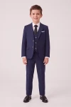 Costum pentru băiat Liam bleumarin – sacou, vestă, pantaloni și cravată pe model, din față