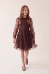 Rochie de ocazie Holly maro ciocolatiu pentru fete, cu mâneci din tul și fustă pe două niveluri – din față, siluetă întreagă