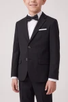 Costum pentru băiat Sam negru – prim-plan cu reverele, nasturii și buzunarele sacoului, cu papion