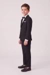 Costum pentru băiat Sam negru cu papion – sacou și pantaloni cu dungă, din lateral