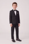 Costum pentru băiat Sam negru – sacou cu doi nasturi, pantaloni cu dungă și papion, din față