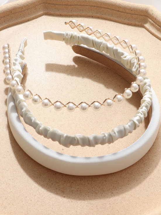 bentițe perlate fetițe, accesorii elegante copii, bentițe crem ocazii speciale, moda copii, accesorii perle fetițe, bentițe confortabile copii, bentițe lux copii, accesorii ceremonie fetițe